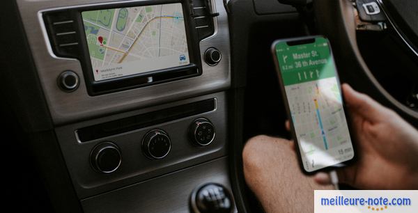 de la GPS dans un écran d'une voiture