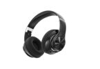 Un casque bluetooth noir de marque