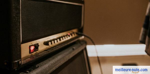 un ampli de guitare dans un studio