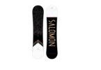 Une planche de snowboard de marque Salomon