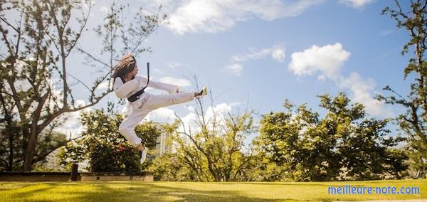 une femme fait un entrainement