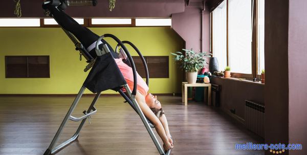 Une femme qui fait de la thérapie d'inversion