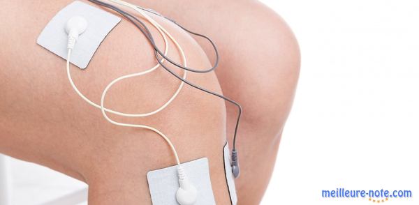 Massage avec électrostimulateur après un traumatisme de sport 