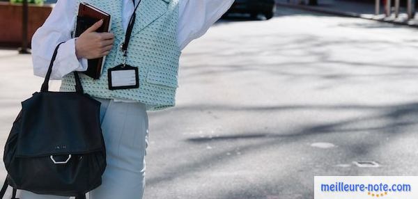 Un sac de cours noir pour femme