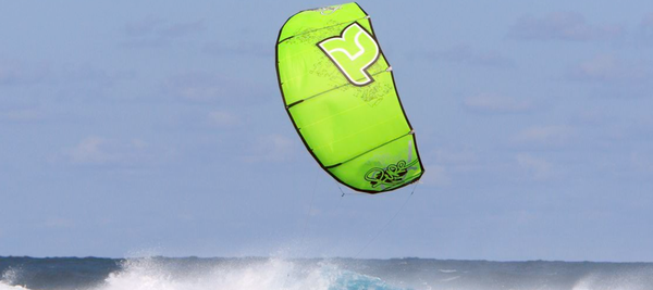 Une aile de kitesurf de marque Takoon