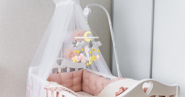 un joli mobile de lit pour bebe