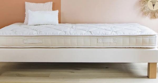 un matelas en mousse pour enfant